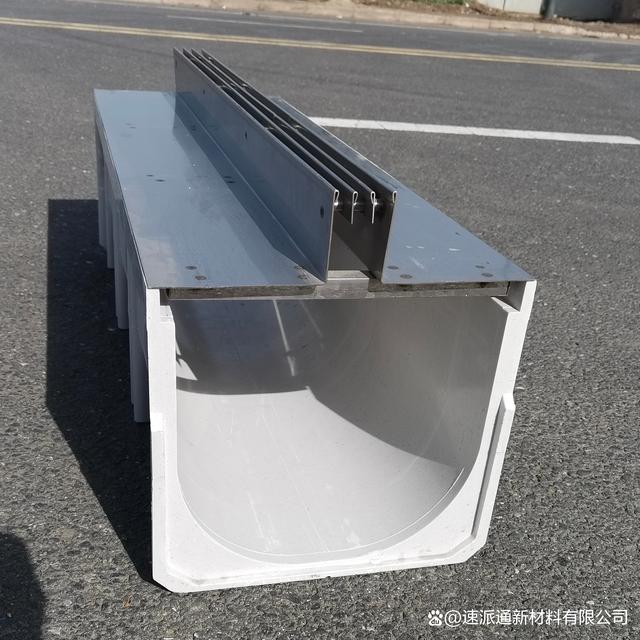 不锈钢缝隙式排水沟在园林景观工程中的应用研究